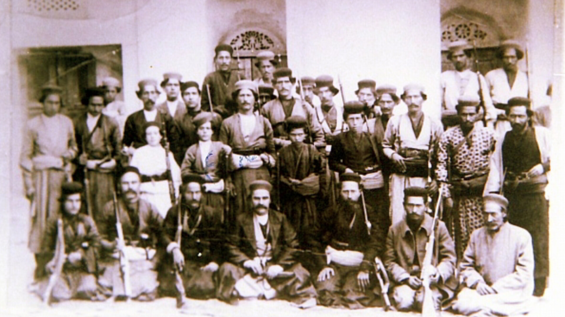 رئیسعلی دلواری نماد وحدت ملی و دینی است