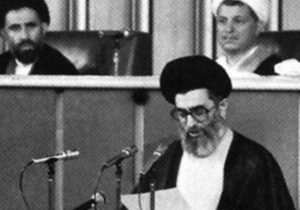 آیت‌الله خامنه‌ای نقش مهمی در تداوم انقلاب داشت