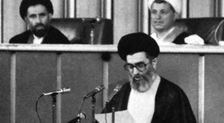 آیت‌الله خامنه‌ای نقش مهمی در تداوم انقلاب داشت