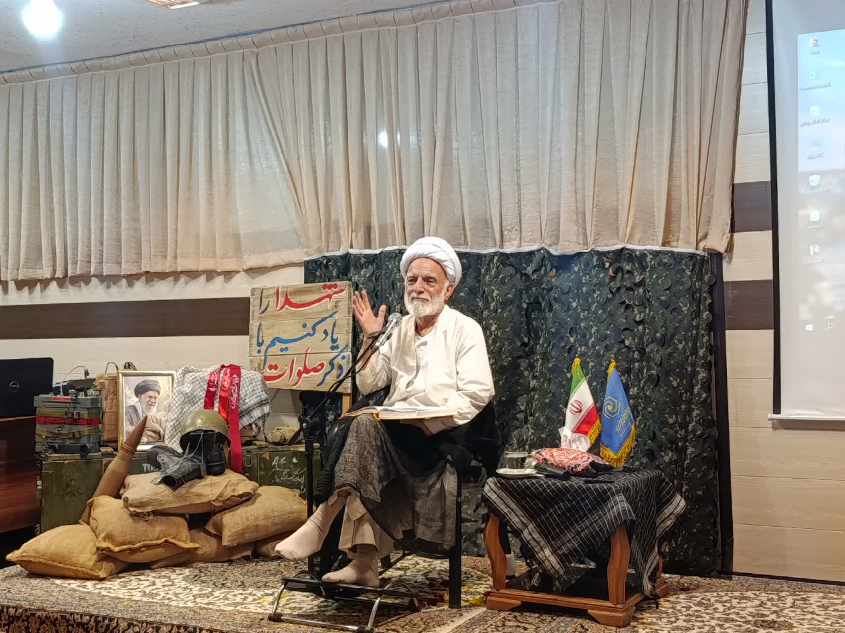 حوزه‌های علمیه خواهران پرچمدار تربیت نسل مؤمن باشند