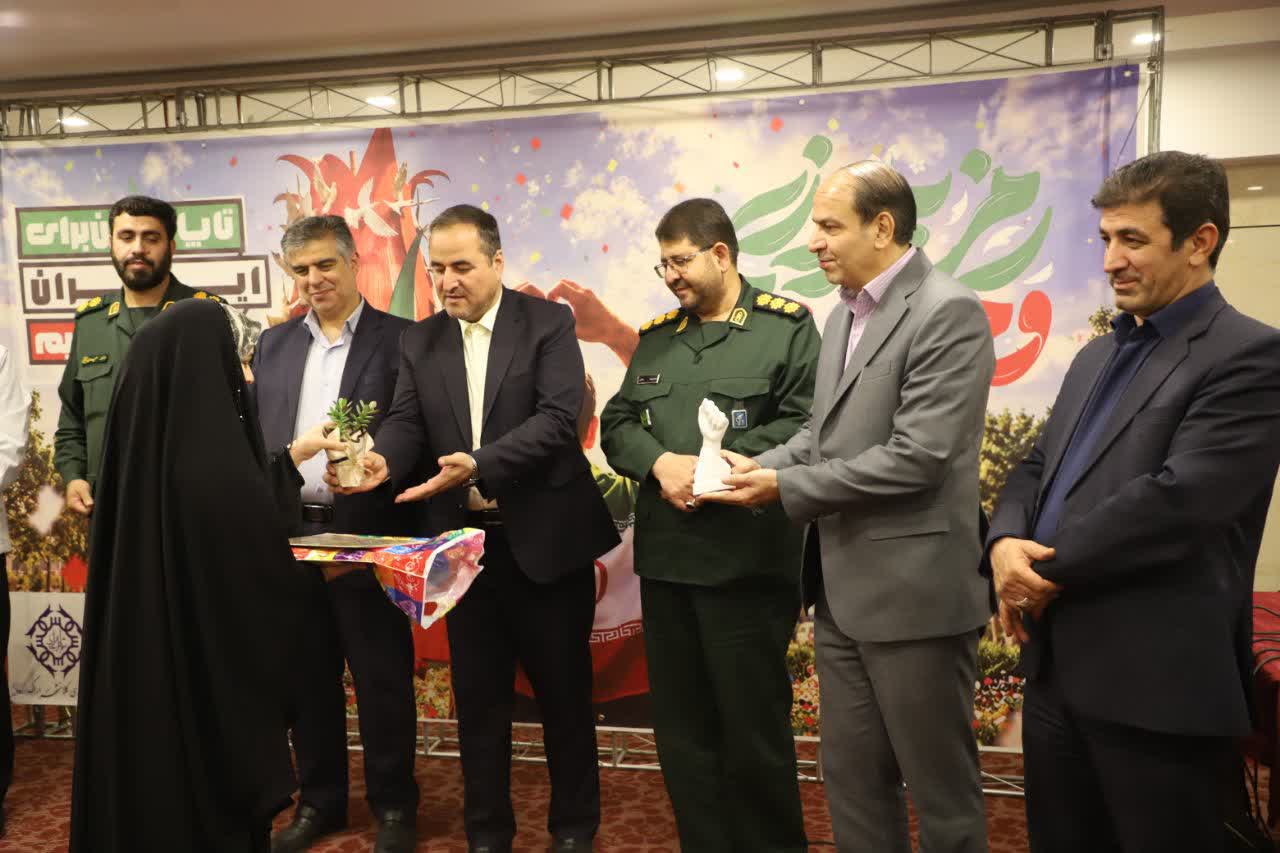 دیدار خانواده شهدا افتخار بزرگ است