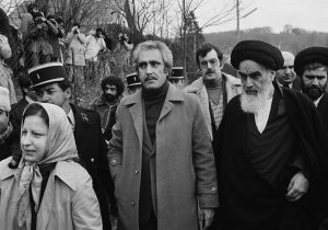 رساندن صدای انقلاب به جهان در پاریس