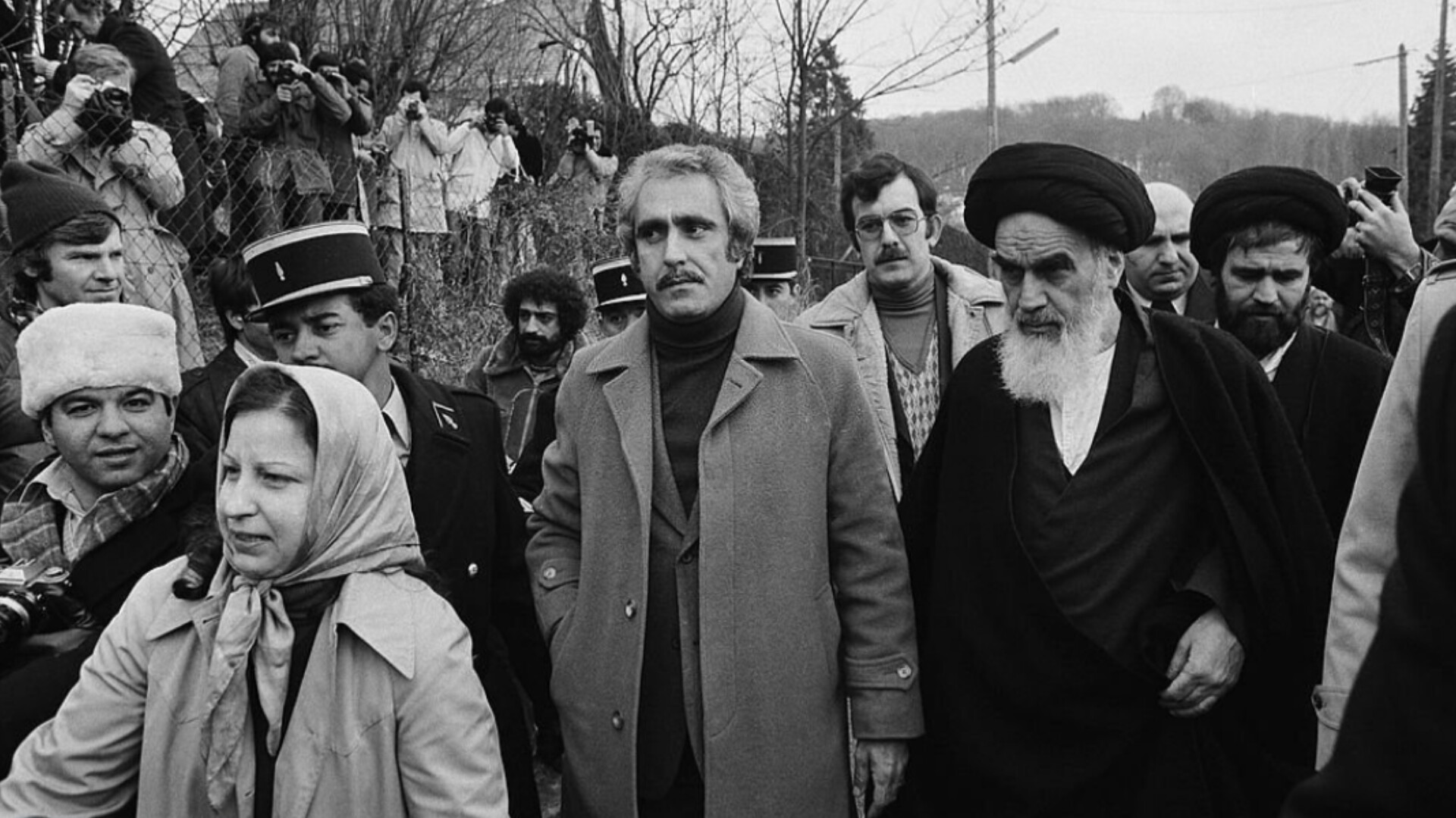 رساندن صدای انقلاب به جهان در پاریس